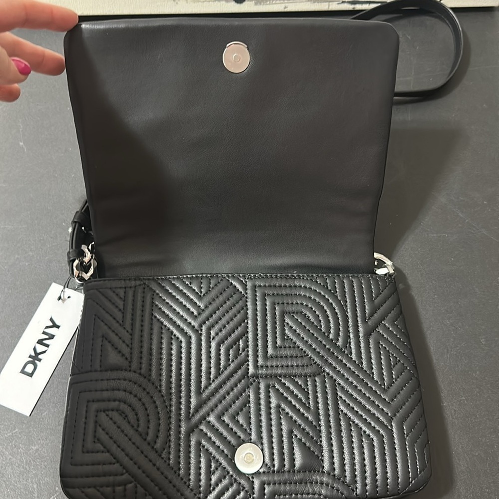 DKNY signature leather black tote and crossbody bag with silver chain - Picture 6 of 9